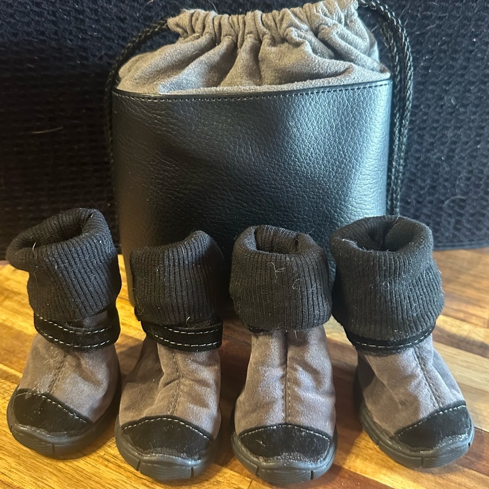 Petsoo Black and Gray All Weather Dog Boots with Drawstring Bag fits Medium Dogs